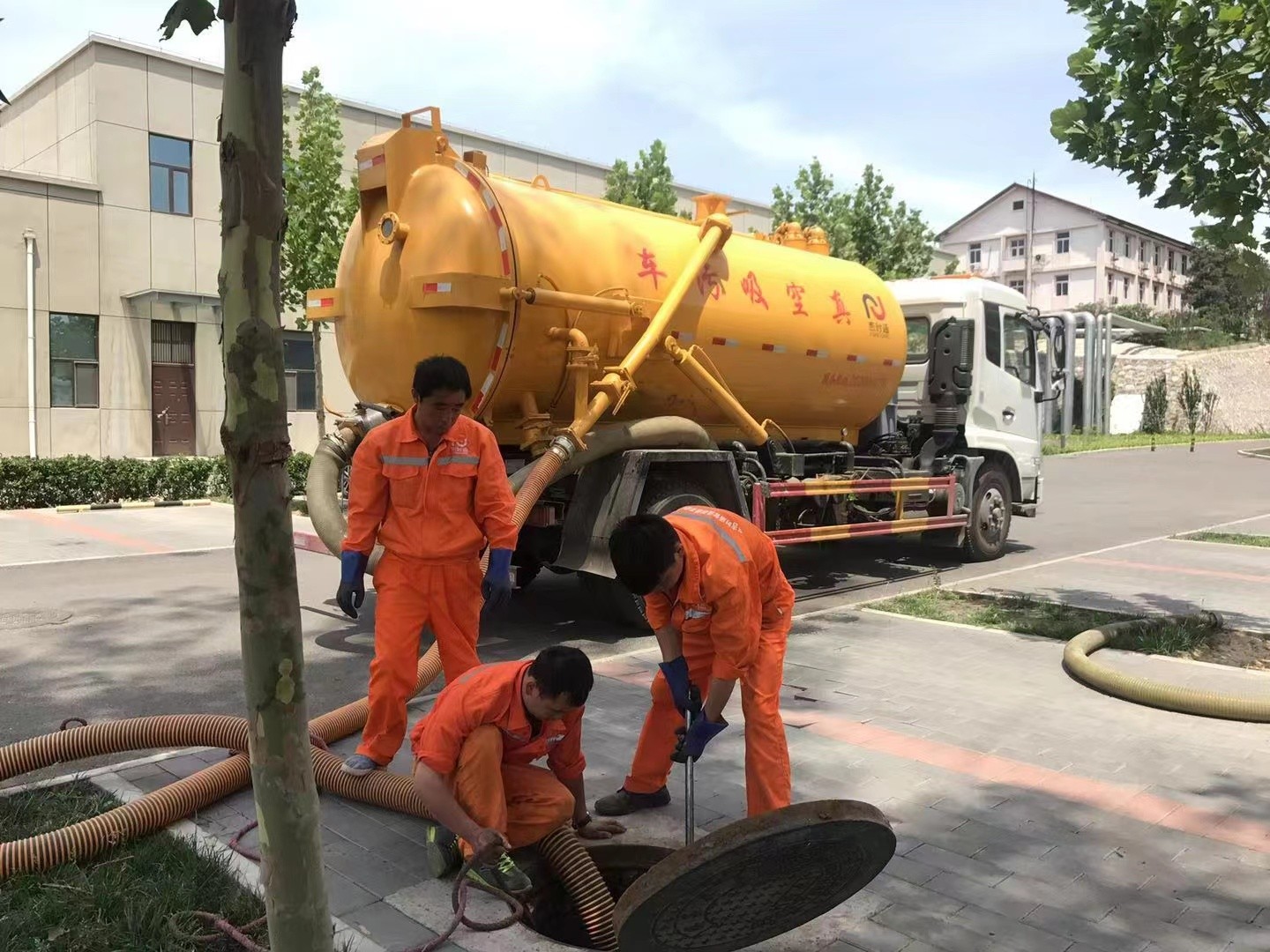 行唐化粪池清理与5-8吨吸粪车施工效率分析